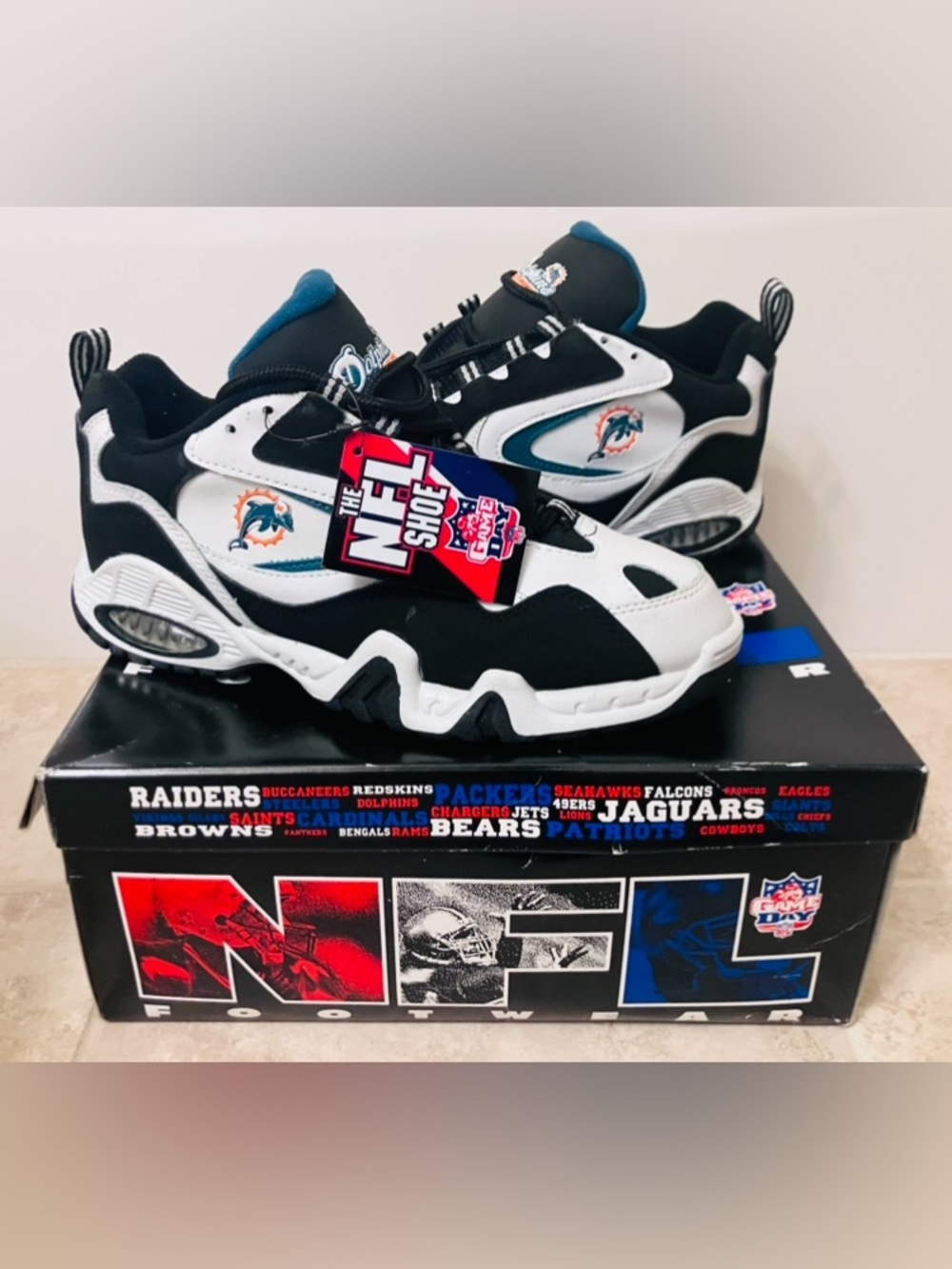 Vintage NFL Footwear Miami Dolphins Gameday Sneakers Mens 8/8.5 New In Shoe Box